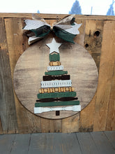 Load image into Gallery viewer, Christmas Tree Spindle Round Doorhanger