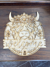 Load image into Gallery viewer, Highland cow Round Doorhanger
