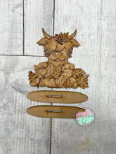 Load image into Gallery viewer, Fall Highland cow leaves craft sign kit