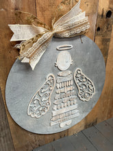 Load image into Gallery viewer, Angel Spindle Round Doorhanger