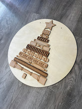 Load image into Gallery viewer, Christmas Tree Spindle Round Doorhanger