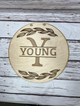 Load image into Gallery viewer, Personalized last name 16” Welcome Round Doorhanger