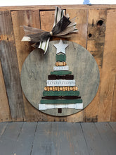 Load image into Gallery viewer, Christmas Tree Spindle Round Doorhanger