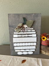 Load image into Gallery viewer, Spindle pumpkins