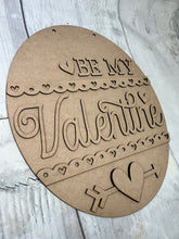 Load image into Gallery viewer, Valentine Doorhanger Round