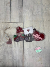 Load image into Gallery viewer, Interchangeable Kits for the Seasonal Basket, wagon, wheelbarrow,porch sign, or doorhanger