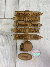 Load image into Gallery viewer, Halloween street signs Kit