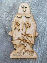 Load image into Gallery viewer, Halloween Ghost grave RIP cutouts