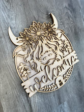 Load image into Gallery viewer, Highland cow Round Doorhanger