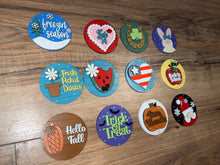 Load image into Gallery viewer, Seasonal interchangeable rounds craft kit