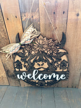 Load image into Gallery viewer, Highland cow Round Doorhanger