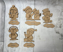Load image into Gallery viewer, Winter owls standing Tier Tray diy Kit
