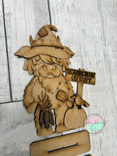 Load image into Gallery viewer, Scarecrow Fall Highland cow craft sign kit
