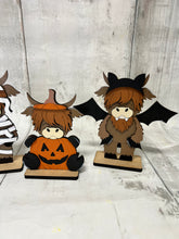 Load image into Gallery viewer, Halloween highland cows standing Tier Tray diy Kit
