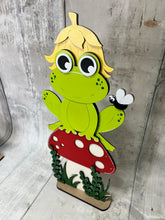 Load image into Gallery viewer, Frog shelf sitter craft sign diy kit
