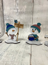 Load image into Gallery viewer, Winter snowmen standing Tier Tray diy Kit
