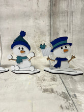 Load image into Gallery viewer, Winter snowmen standing Tier Tray diy Kit
