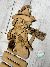 Load image into Gallery viewer, Scarecrow Fall Highland cow craft sign kit
