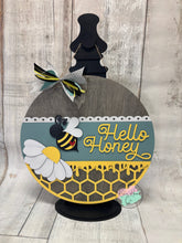 Load image into Gallery viewer, 16” Hello Honey bee Welcome Round Doorhanger
