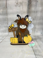 Load image into Gallery viewer, Bee Highland cow craft sign kit
