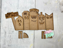 Load image into Gallery viewer, Halloween family craft sign kit
