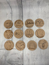 Load image into Gallery viewer, Seasonal interchangeable rounds set 2 craft diy kit
