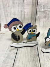 Load image into Gallery viewer, Winter owls standing Tier Tray diy Kit
