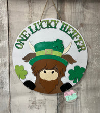 Load image into Gallery viewer, St. Patrick’s Day Doorhanger Round Lucky heifer
