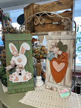 Load image into Gallery viewer, DIY craft Painting workshop Primitive Pallet Easter duo leaners.
