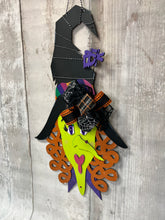 Load image into Gallery viewer, Halloween witch face Doorhanger
